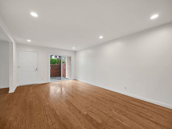 2nd image of 1512 Sherwood Village Cir