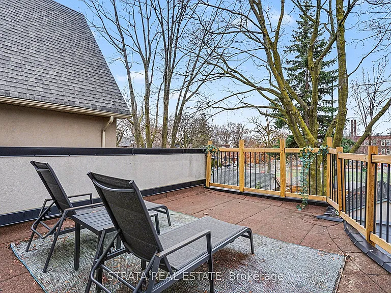 423 Manor Rd E — Photo 17