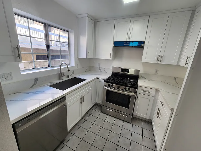 1118 N Kenmore Ave #4 — Photo 15