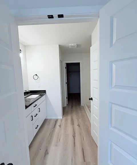 3017 S Redwood Ave — Photo 12