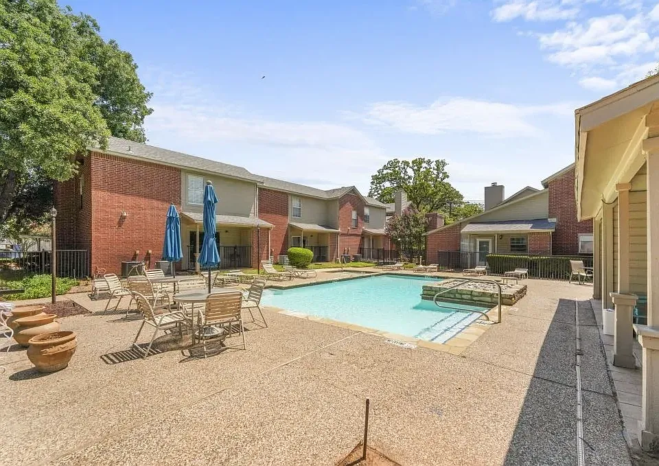 1455 Meadowood Village Dr
