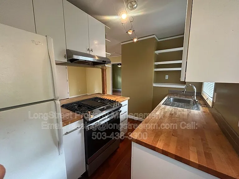 4725 NE 50th Pl — Photo 6