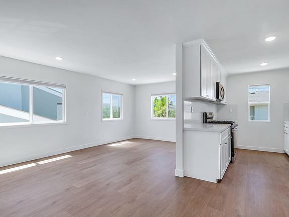 5th image of 33751 Silver Lantern St APT C