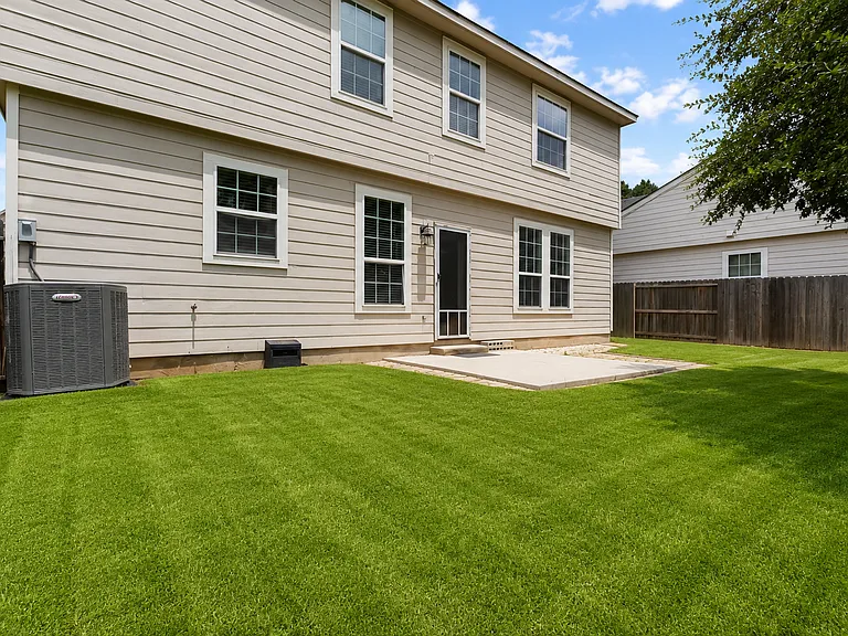 157 Carmel Dr — Photo 24