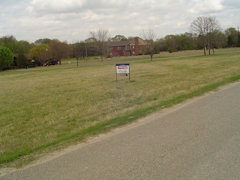 2nd image of 521 Kentucky Ln
