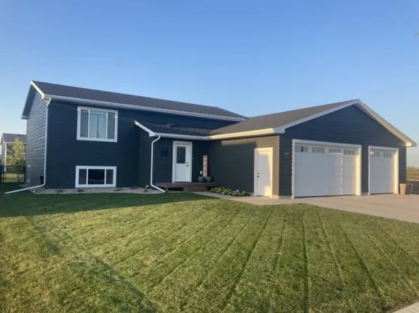 1215 32nd Ave NE, Aberdeen, SD 57401