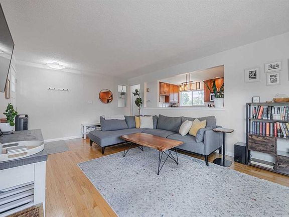 5th image of 60 SW Fairview Cres SE