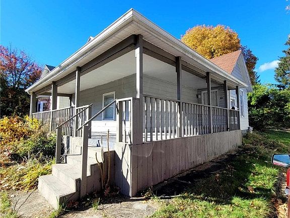 2nd image of 706 E 9th St