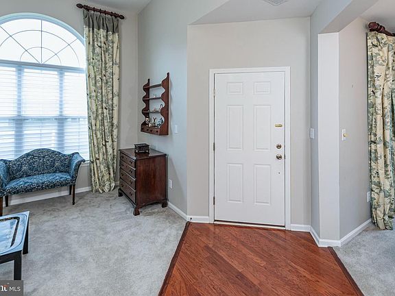 4th image of 49 Lexington Dr