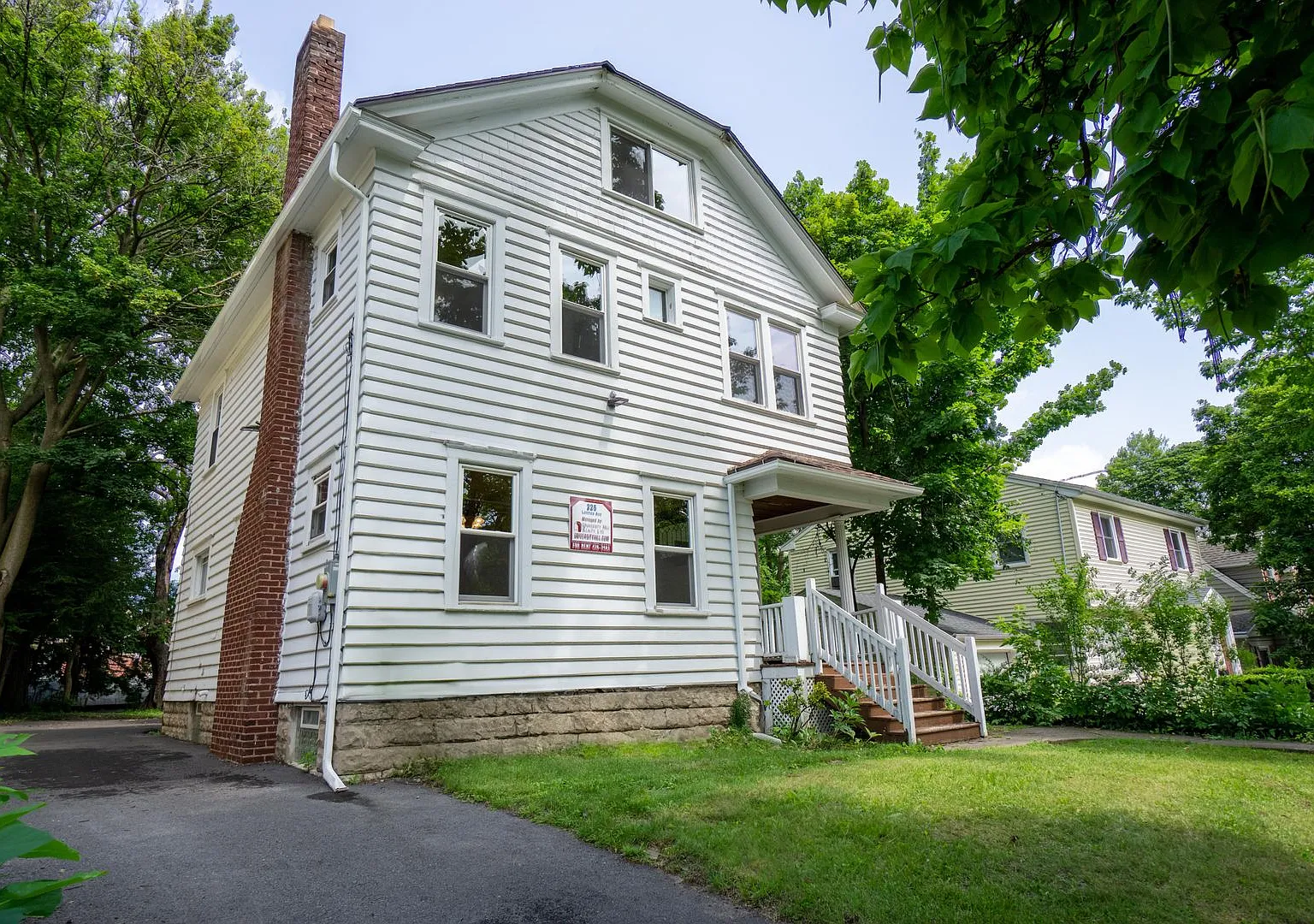 225 Lennox Pl - Available 8/1/27 - Spacious Three Floor Single Family Home — Photo 1