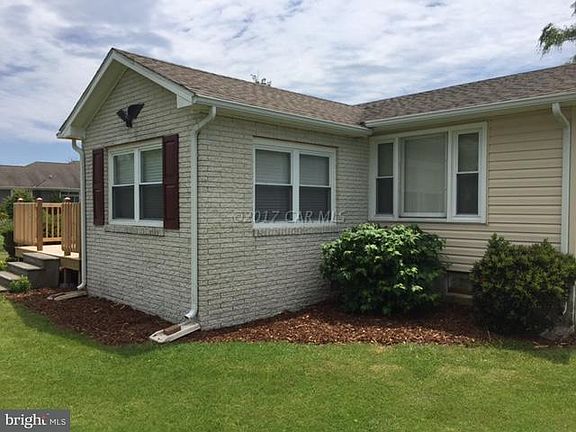 3rd image of 22907 Steele Dr