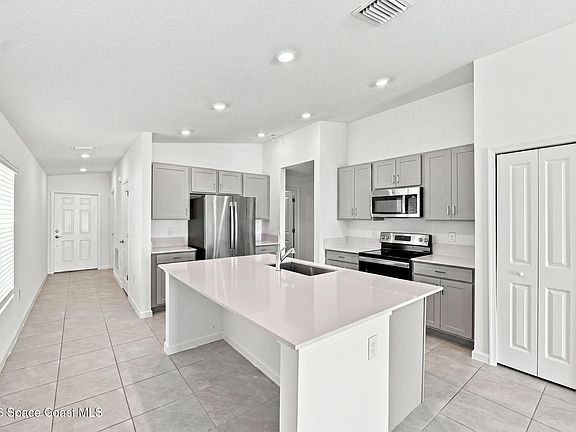 3rd image of 1407 Colebrook Cir SW