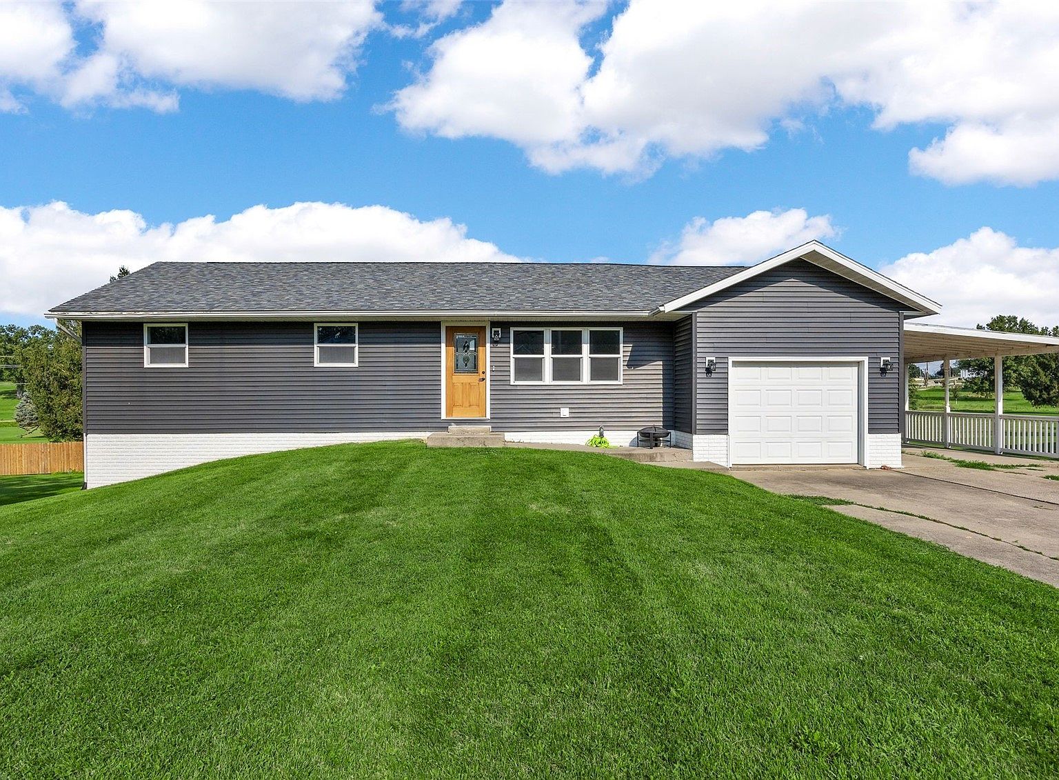 1524 Rainbow Dr — Belle Plaine Country Club