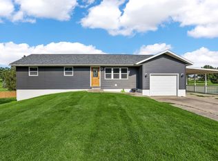 1524 Rainbow Dr, Belle Plaine, IA 52208