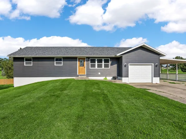 1524 Rainbow Dr, Belle Plaine, IA 52208