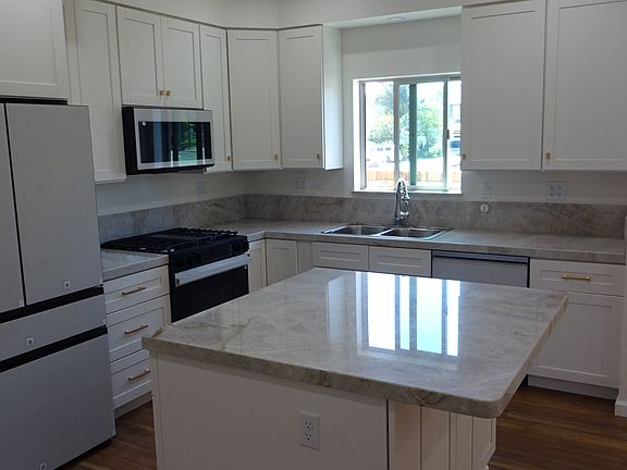 New Kitchen Cabinets