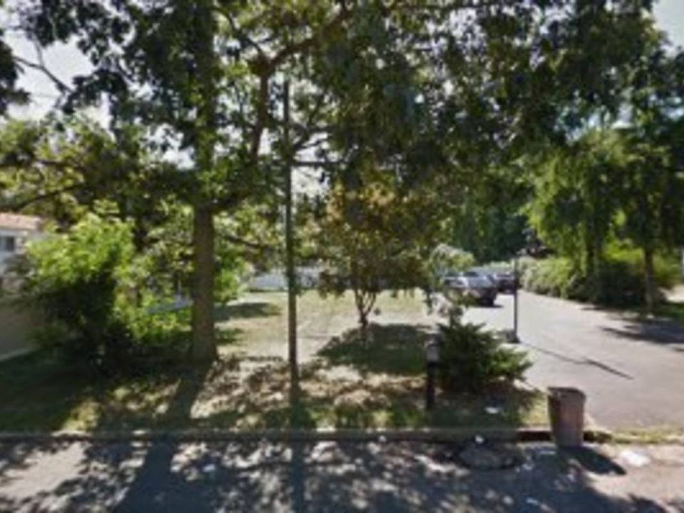 1st image of 190 Landscape Dr