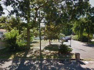 190 Landscape Dr, Wheatley Heights, NY 11798