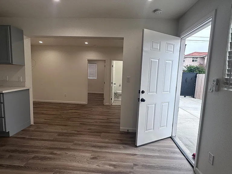 14768 San Fernando Mission Blvd — Photo 4