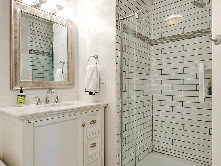 118 Carriage Ct — Photo 17