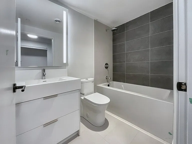 308 Jarvis St — Photo 23