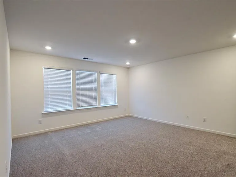 140 Star Ct — Photo 9