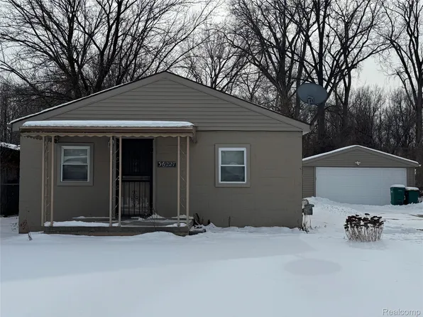36227 Vinewood St, Romulus, MI 48174