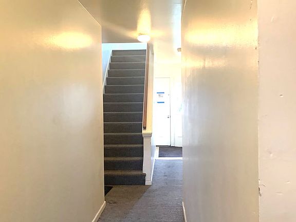 3rd image of 2220 Heather Ln #1