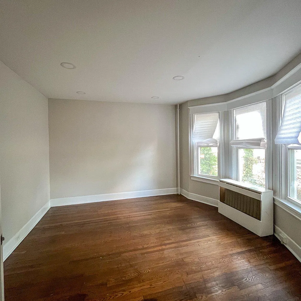 3 bed, 1.5 bath, 1340 sqft, $2,300 — Photo 4