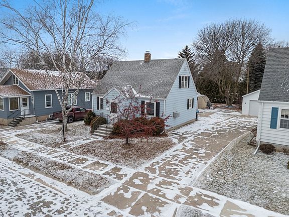 3rd image of 610 Huron St