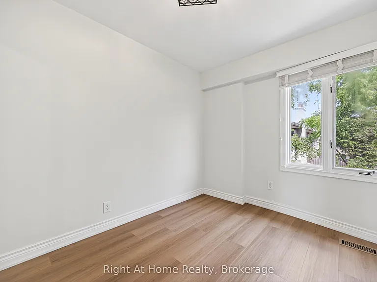 109 Brant St — Photo 12