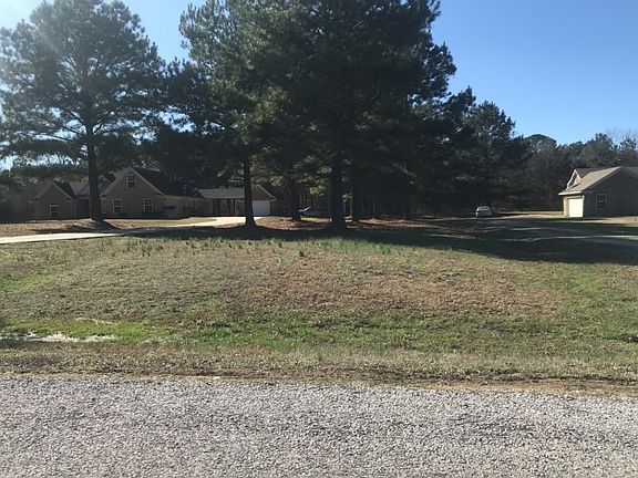 2nd image of 121 Beverly Ln