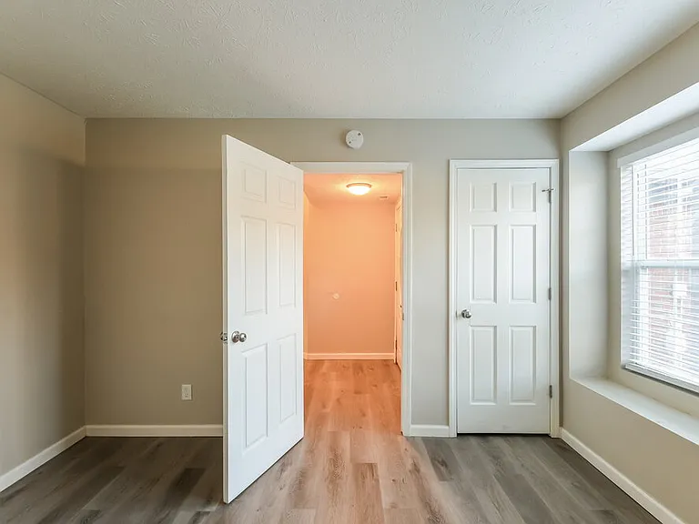 7548 Sycamore Grove Ct — Photo 18
