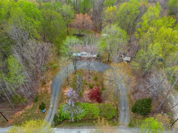 1055 Oak Hollow Dr, Germanton, NC 27019