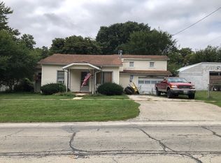 211 S Jackson St, Cerro Gordo, IL 61818