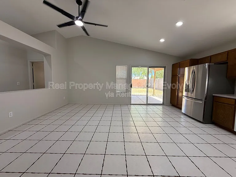 2340 E Derringer Way — Photo 6