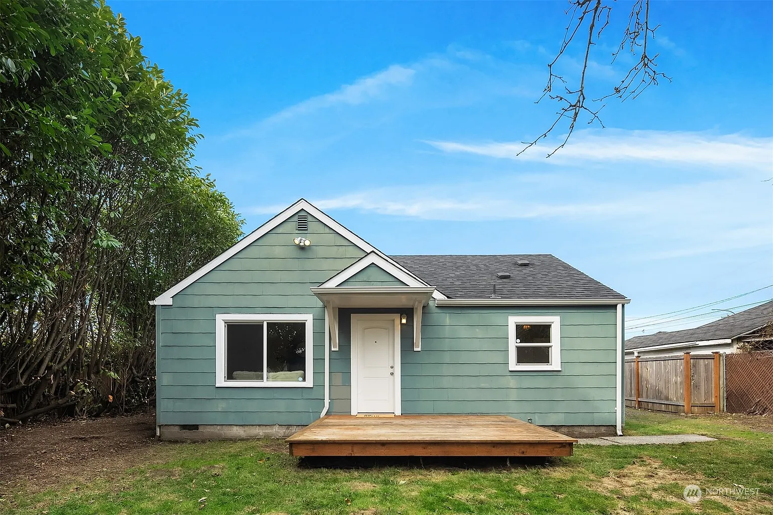 1107 1/2 Alder Avenue photo 1