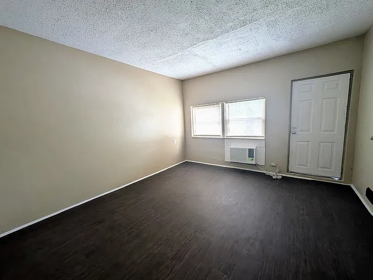 1325 E Sitka St #C — Photo 3