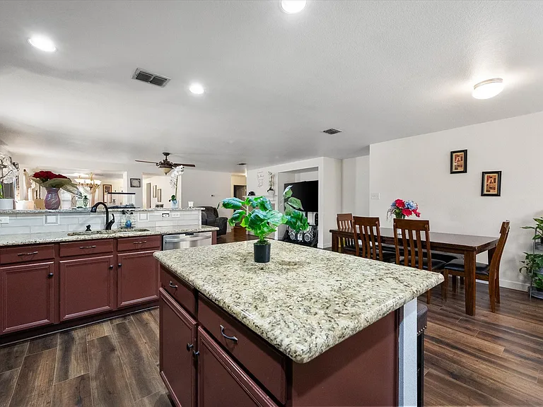 1315 Foster St — Photo 27