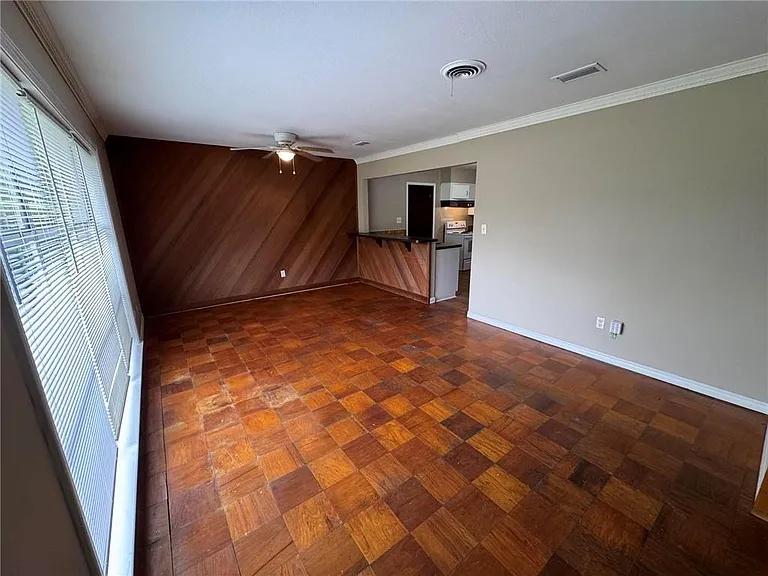 5855 Woodvale Dr — Photo 10