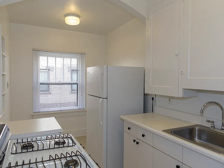 Corona Court Apartments — Photo 22