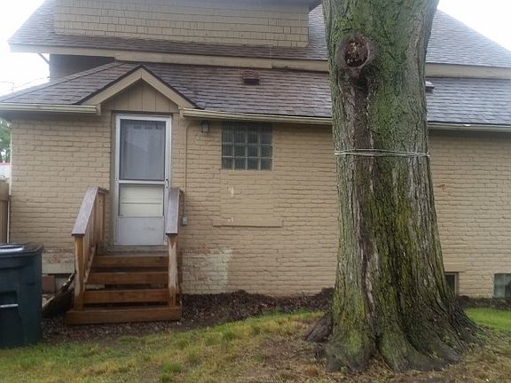 2nd image of 52600 Van Dyke Ave APT B