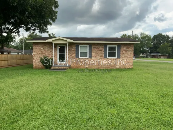 1102 Michigan Ave, Muscle Shoals, AL 35661