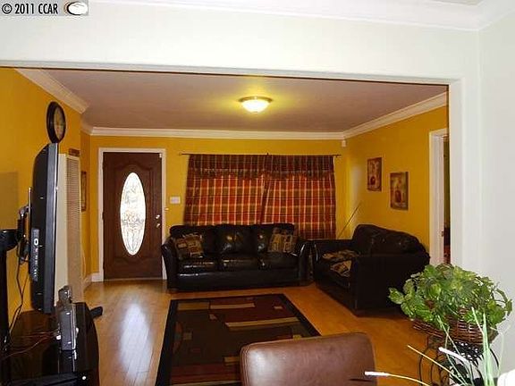 4th image of 2104 Placer Dr