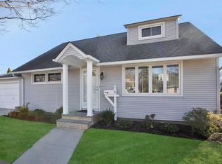 29 Briggs St, Hicksville, NY 11801
