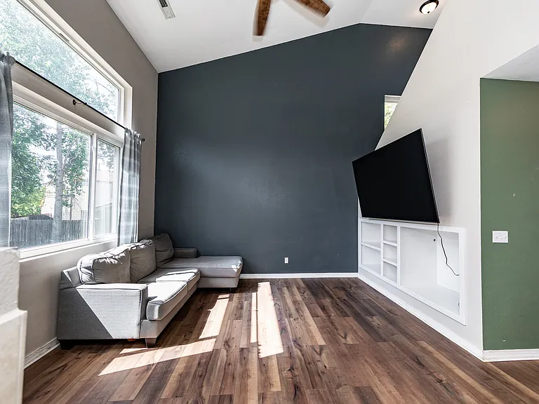 4335 Brush Creek Rd — Photo 10