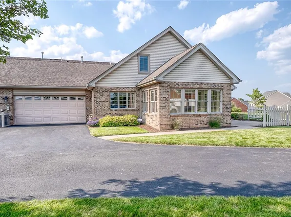 4115 Duckhorn Dr, Coraopolis, PA 15108