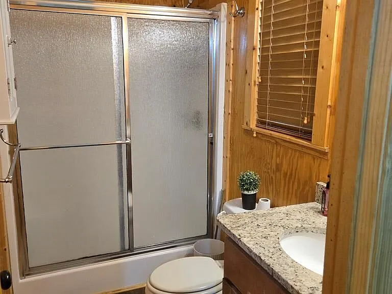 208 Brookwood Dr — Photo 3