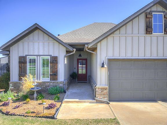 3rd image of 25068 Emerald Way