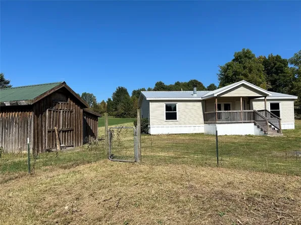 34 Hood Hill Rd, Waterford, PA 16441